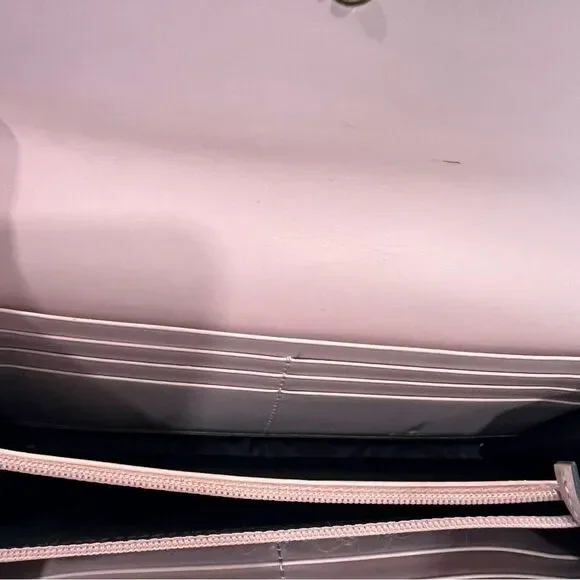 Gucci
GG Signature Leather Continental Wallet - Picture 6 of 8